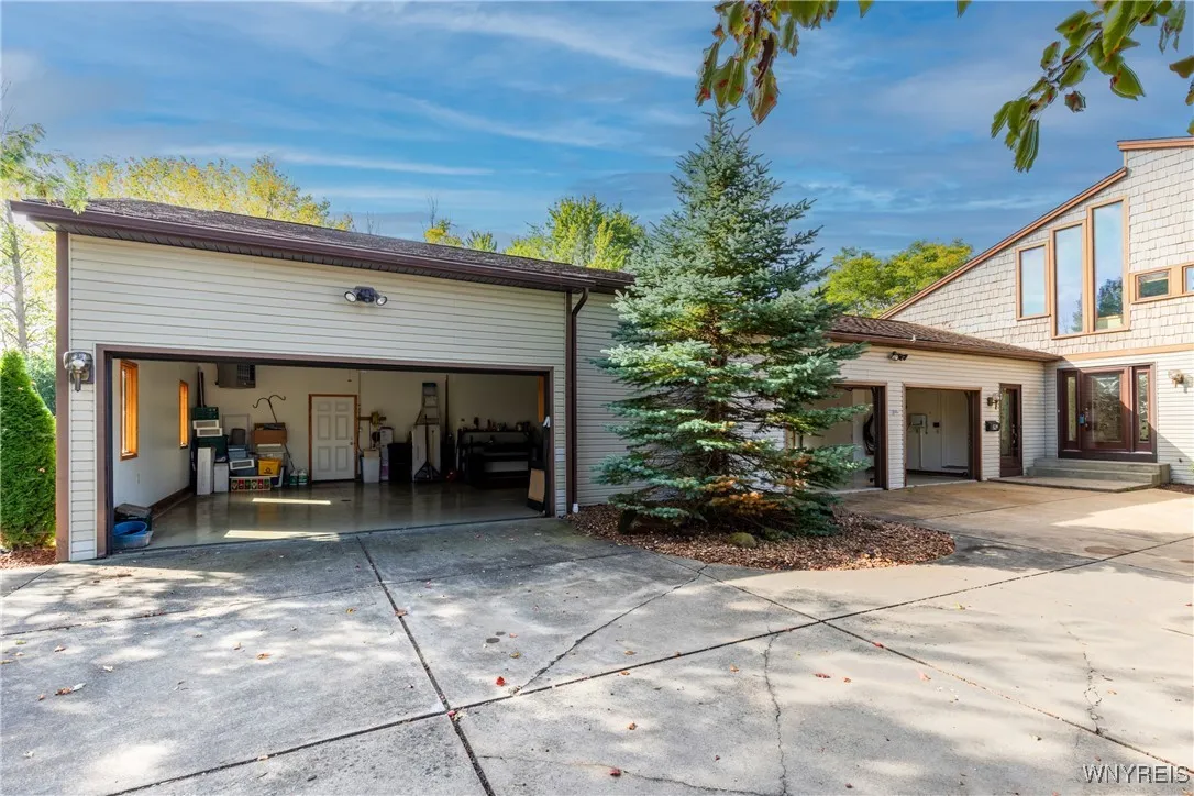 3238 South Woodland Court, Wheatfield, New York 14, Wheatfield, New York 14120, 2 Bedrooms Bedrooms, 7 Rooms Rooms,2 BathroomsBathrooms,Residential,Closed,3238 South Woodland Court, Wheatfield, New York 14,0,B1638256