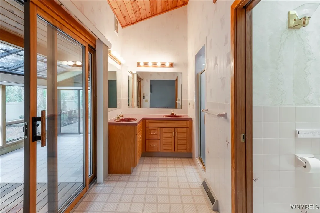 3238 South Woodland Court, Wheatfield, New York 14, Wheatfield, New York 14120, 2 Bedrooms Bedrooms, 7 Rooms Rooms,2 BathroomsBathrooms,Residential,Closed,3238 South Woodland Court, Wheatfield, New York 14,0,B1638256
