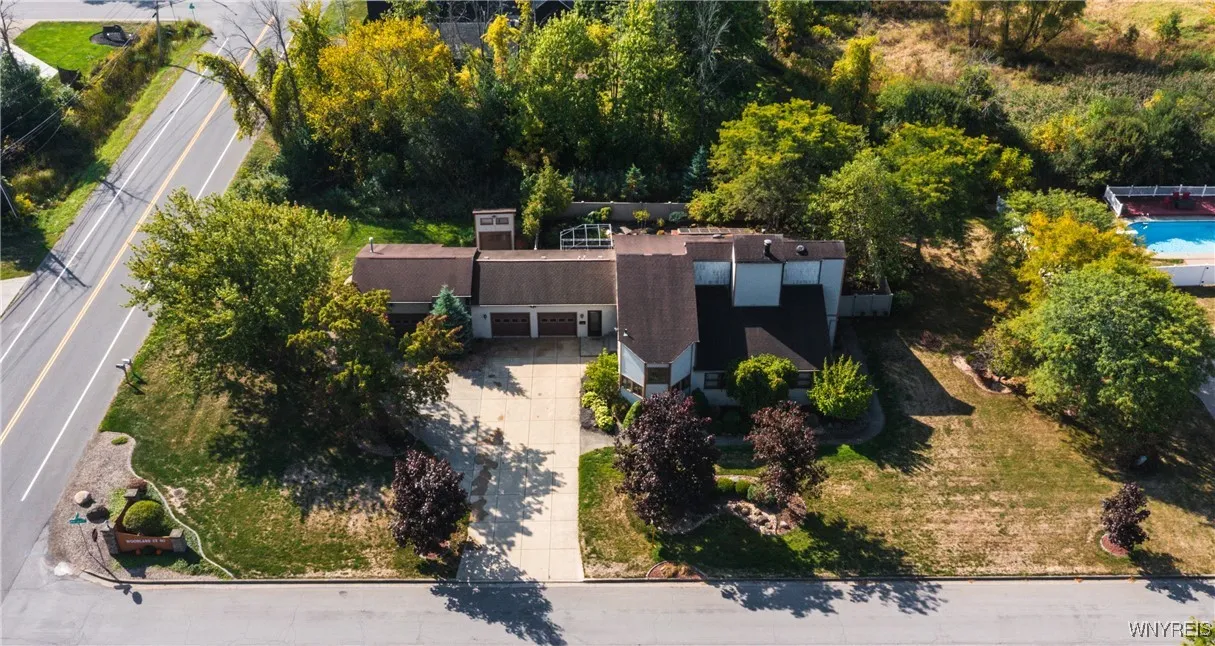 3238 South Woodland Court, Wheatfield, New York 14, Wheatfield, New York 14120, 2 Bedrooms Bedrooms, 7 Rooms Rooms,2 BathroomsBathrooms,Residential,Closed,3238 South Woodland Court, Wheatfield, New York 14,0,B1638256