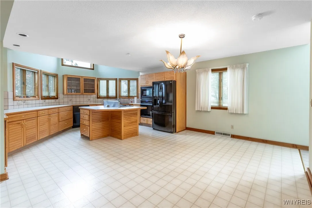 3238 South Woodland Court, Wheatfield, New York 14, Wheatfield, New York 14120, 2 Bedrooms Bedrooms, 7 Rooms Rooms,2 BathroomsBathrooms,Residential,Closed,3238 South Woodland Court, Wheatfield, New York 14,0,B1638256