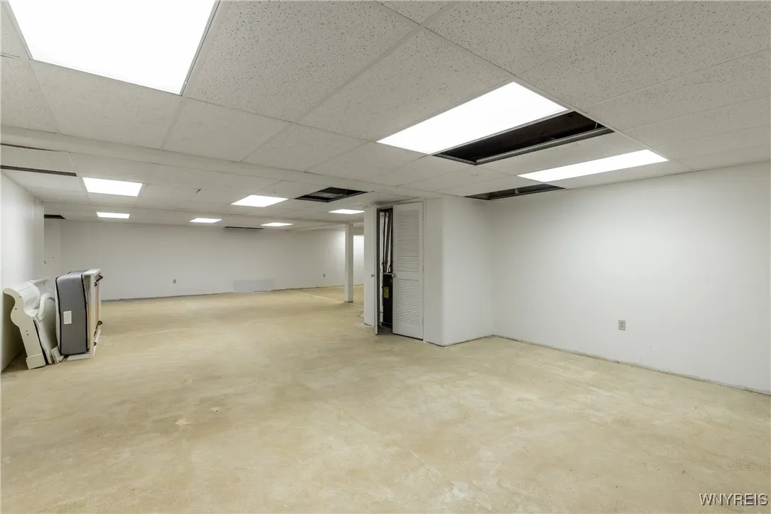 3238 South Woodland Court, Wheatfield, New York 14, Wheatfield, New York 14120, 2 Bedrooms Bedrooms, 7 Rooms Rooms,2 BathroomsBathrooms,Residential,Closed,3238 South Woodland Court, Wheatfield, New York 14,0,B1638256