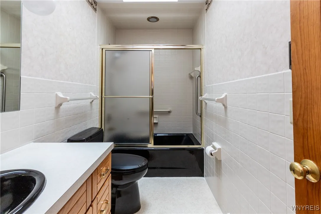 3238 South Woodland Court, Wheatfield, New York 14, Wheatfield, New York 14120, 2 Bedrooms Bedrooms, 7 Rooms Rooms,2 BathroomsBathrooms,Residential,Closed,3238 South Woodland Court, Wheatfield, New York 14,0,B1638256