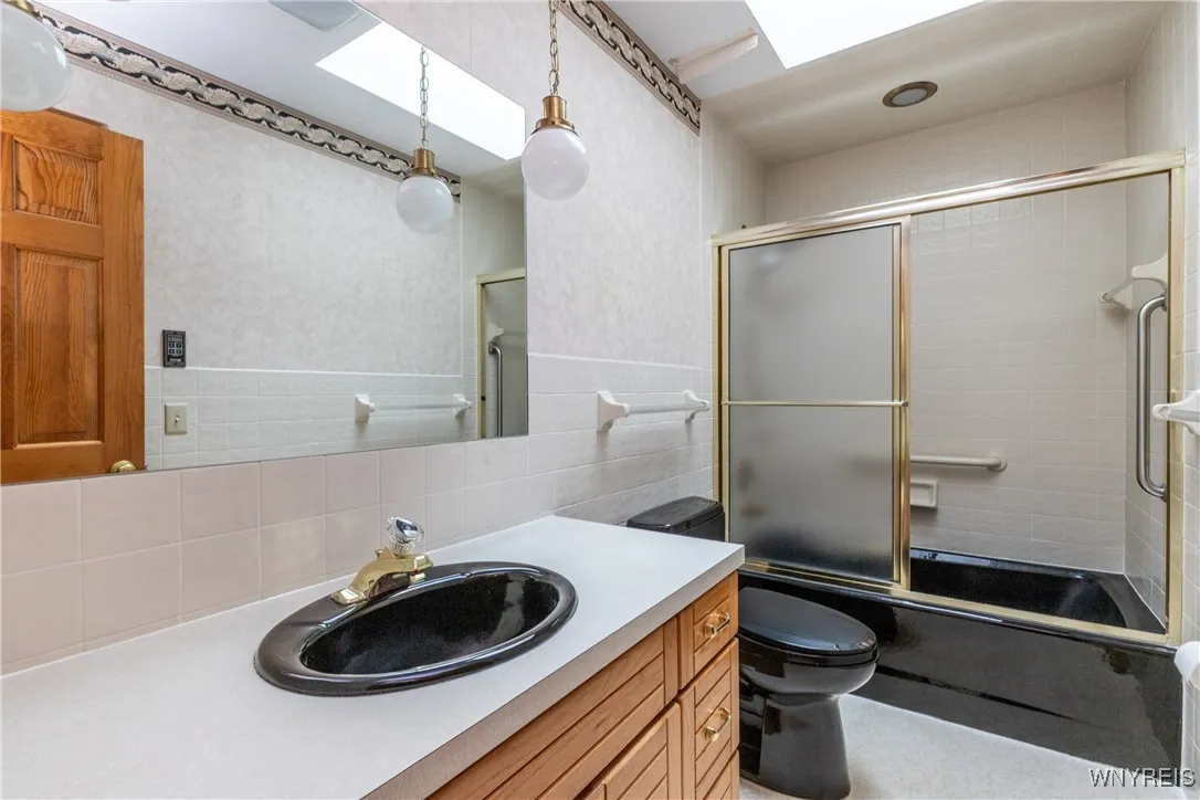 3238 South Woodland Court, Wheatfield, New York 14, Wheatfield, New York 14120, 2 Bedrooms Bedrooms, 7 Rooms Rooms,2 BathroomsBathrooms,Residential,Closed,3238 South Woodland Court, Wheatfield, New York 14,0,B1638256