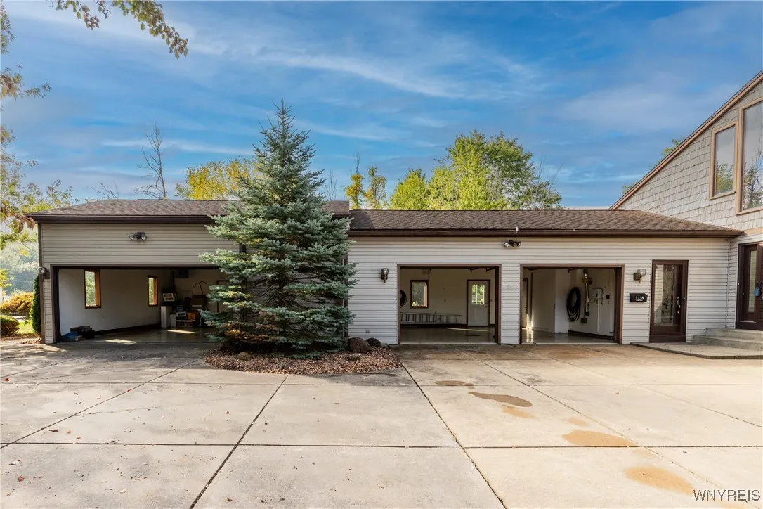 3238 South Woodland Court, Wheatfield, New York 14, Wheatfield, New York 14120, 2 Bedrooms Bedrooms, 7 Rooms Rooms,2 BathroomsBathrooms,Residential,Closed,3238 South Woodland Court, Wheatfield, New York 14,0,B1638256