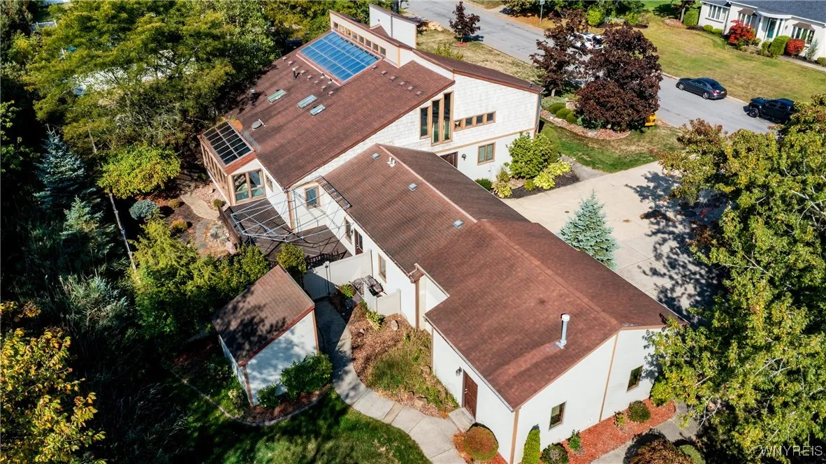 3238 South Woodland Court, Wheatfield, New York 14, Wheatfield, New York 14120, 2 Bedrooms Bedrooms, 7 Rooms Rooms,2 BathroomsBathrooms,Residential,Closed,3238 South Woodland Court, Wheatfield, New York 14,0,B1638256