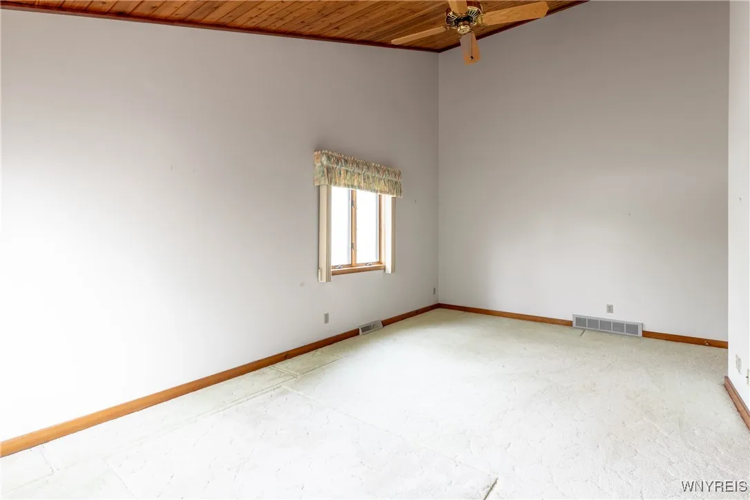 3238 South Woodland Court, Wheatfield, New York 14, Wheatfield, New York 14120, 2 Bedrooms Bedrooms, 7 Rooms Rooms,2 BathroomsBathrooms,Residential,Closed,3238 South Woodland Court, Wheatfield, New York 14,0,B1638256