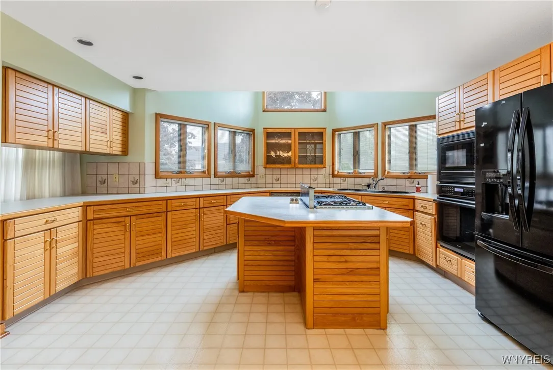 3238 South Woodland Court, Wheatfield, New York 14, Wheatfield, New York 14120, 2 Bedrooms Bedrooms, 7 Rooms Rooms,2 BathroomsBathrooms,Residential,Closed,3238 South Woodland Court, Wheatfield, New York 14,0,B1638256