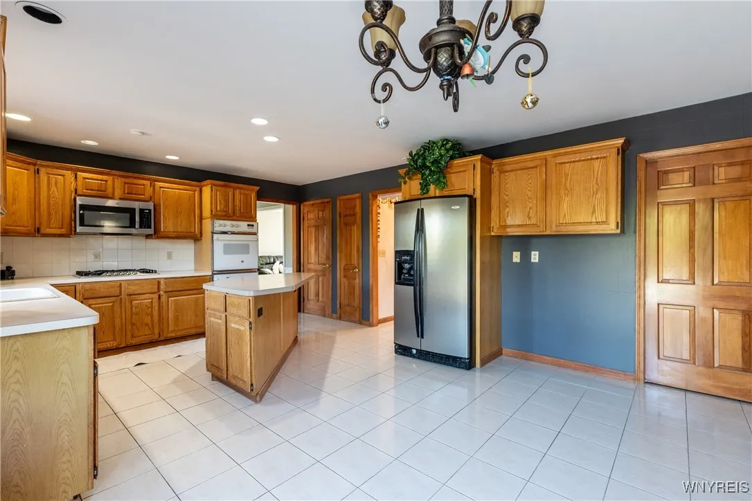 5002 Eastbrooke Place, Clarence, New York 14221, Clarence, New York 14221, 4 Bedrooms Bedrooms, 9 Rooms Rooms,2 BathroomsBathrooms,Residential,For Sale,5002 Eastbrooke Place, Clarence, New York 14221,0,B1638319