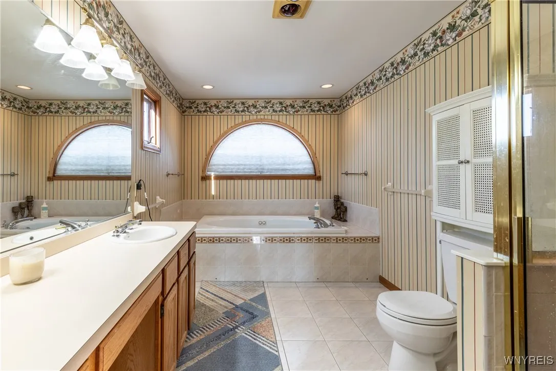 5002 Eastbrooke Place, Clarence, New York 14221, Clarence, New York 14221, 4 Bedrooms Bedrooms, 9 Rooms Rooms,2 BathroomsBathrooms,Residential,For Sale,5002 Eastbrooke Place, Clarence, New York 14221,0,B1638319