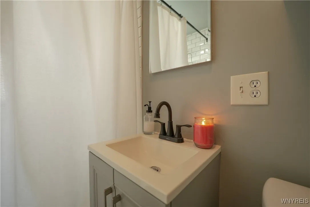 493 Harrison Avenue, Tonawanda, New York 14223, Tonawanda, New York 14223, 2 Bedrooms Bedrooms, 5 Rooms Rooms,1 BathroomBathrooms,Residential,For Sale,493 Harrison Avenue, Tonawanda, New York 14223,0,B1638416