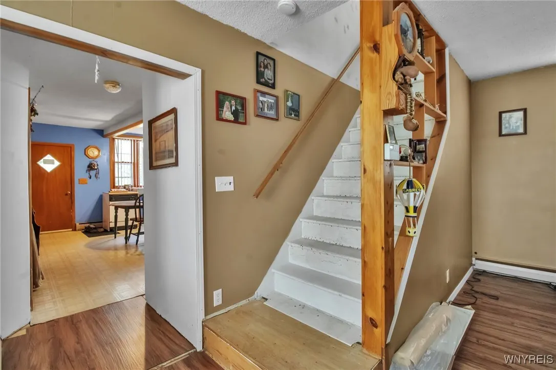 LOWER - 2 BDRM W/LOFT