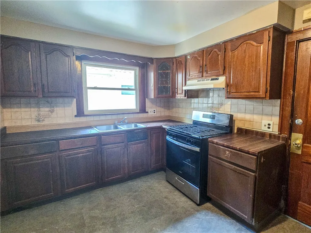 366 Augustine Street, Rochester, New York 14613, Rochester, New York 14613, 5 Bedrooms Bedrooms, ,2 BathroomsBathrooms,Residential,Closed,366 Augustine Street, Rochester, New York 14613,0,R1638439