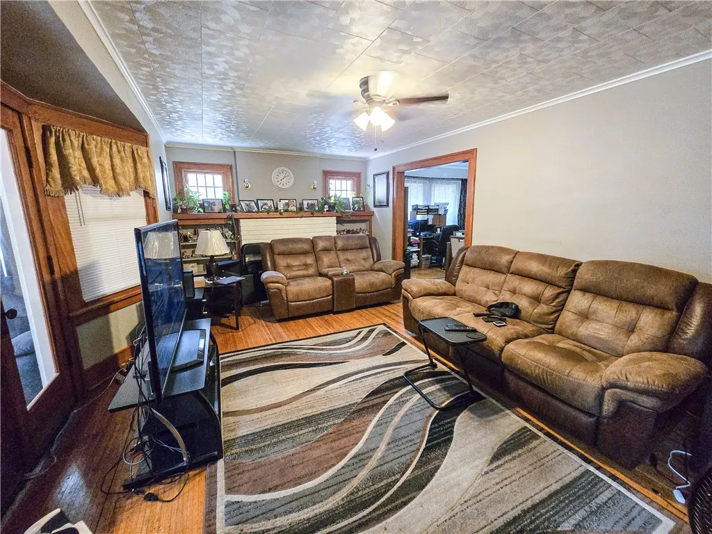 366 Augustine Street, Rochester, New York 14613, Rochester, New York 14613, 5 Bedrooms Bedrooms, ,2 BathroomsBathrooms,Residential,Closed,366 Augustine Street, Rochester, New York 14613,0,R1638439