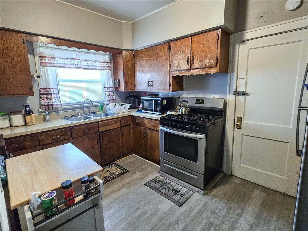 366 Augustine Street, Rochester, New York 14613, Rochester, New York 14613, 5 Bedrooms Bedrooms, ,2 BathroomsBathrooms,Residential,Closed,366 Augustine Street, Rochester, New York 14613,0,R1638439