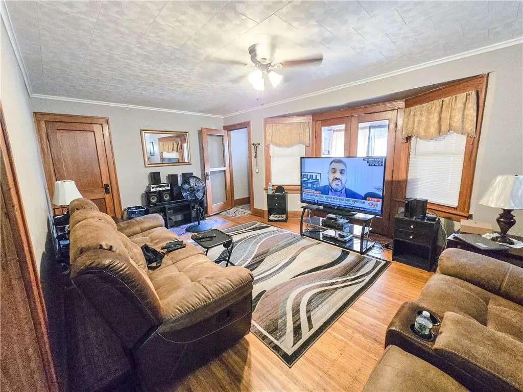 366 Augustine Street, Rochester, New York 14613, Rochester, New York 14613, 5 Bedrooms Bedrooms, ,2 BathroomsBathrooms,Residential,Closed,366 Augustine Street, Rochester, New York 14613,0,R1638439