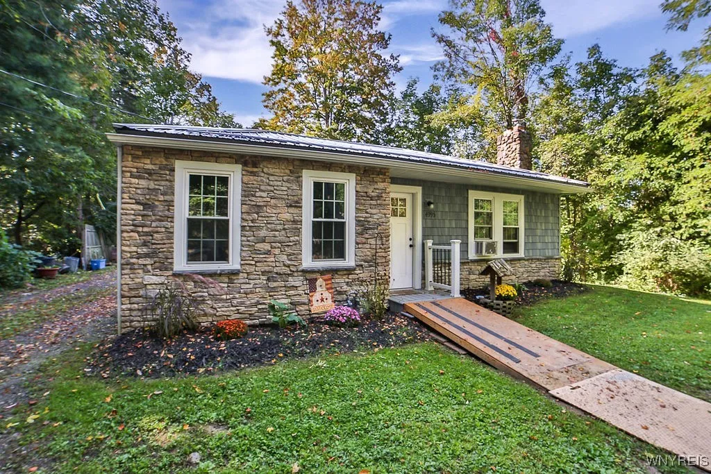 4995 Newton Road, Hamburg, New York 14075, Hamburg, New York 14075, 2 Bedrooms Bedrooms, 4 Rooms Rooms,1 BathroomBathrooms,Residential,Closed,4995 Newton Road, Hamburg, New York 14075,0,B1638403