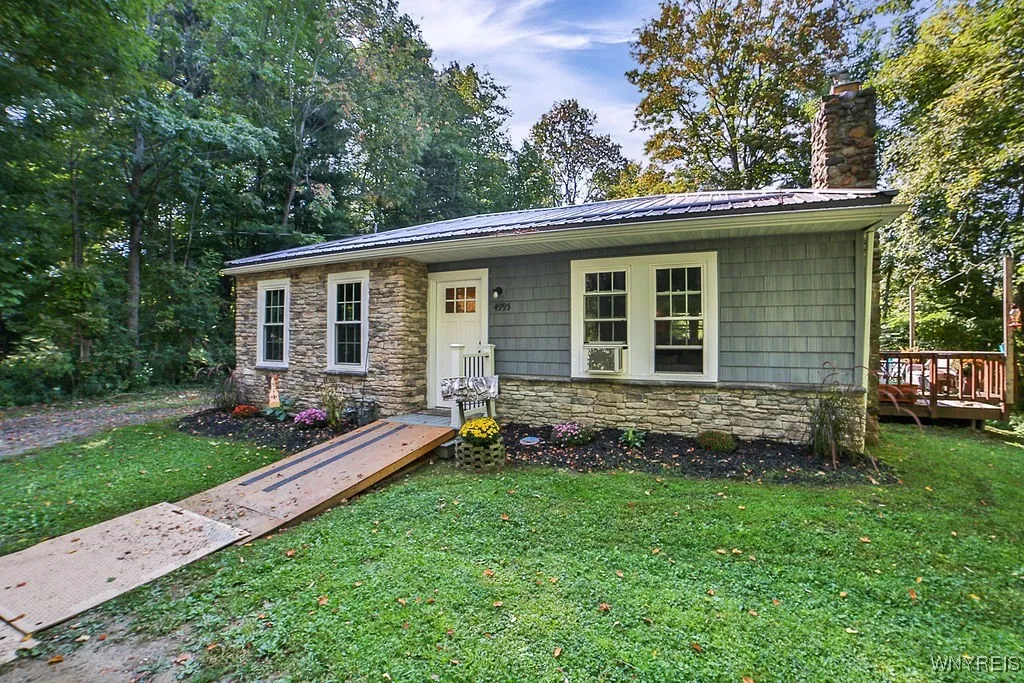 4995 Newton Road, Hamburg, New York 14075, Hamburg, New York 14075, 2 Bedrooms Bedrooms, 4 Rooms Rooms,1 BathroomBathrooms,Residential,Closed,4995 Newton Road, Hamburg, New York 14075,0,B1638403