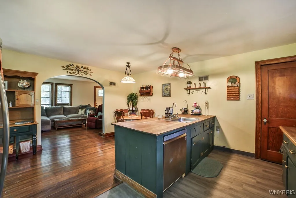 4995 Newton Road, Hamburg, New York 14075, Hamburg, New York 14075, 2 Bedrooms Bedrooms, 4 Rooms Rooms,1 BathroomBathrooms,Residential,Closed,4995 Newton Road, Hamburg, New York 14075,0,B1638403