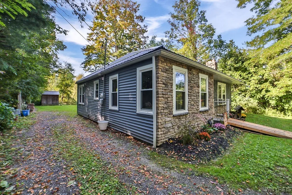 4995 Newton Road, Hamburg, New York 14075, Hamburg, New York 14075, 2 Bedrooms Bedrooms, 4 Rooms Rooms,1 BathroomBathrooms,Residential,Closed,4995 Newton Road, Hamburg, New York 14075,0,B1638403