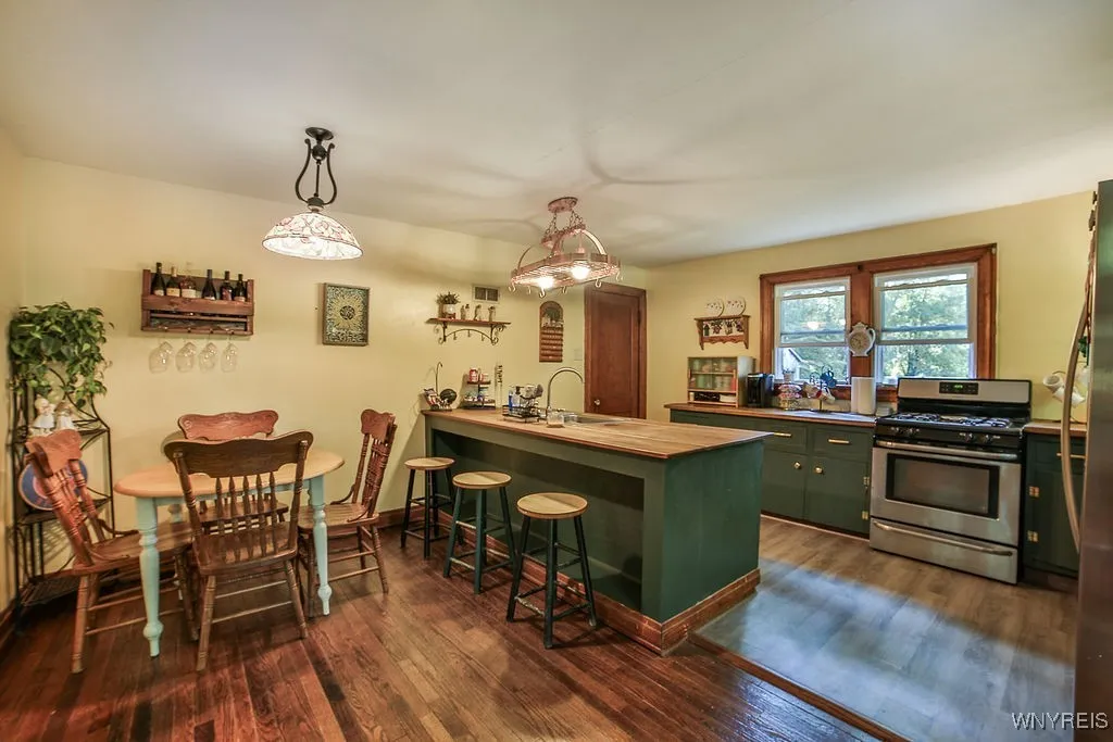4995 Newton Road, Hamburg, New York 14075, Hamburg, New York 14075, 2 Bedrooms Bedrooms, 4 Rooms Rooms,1 BathroomBathrooms,Residential,Closed,4995 Newton Road, Hamburg, New York 14075,0,B1638403