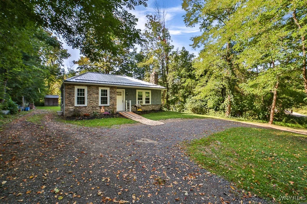 4995 Newton Road, Hamburg, New York 14075, Hamburg, New York 14075, 2 Bedrooms Bedrooms, 4 Rooms Rooms,1 BathroomBathrooms,Residential,Closed,4995 Newton Road, Hamburg, New York 14075,0,B1638403