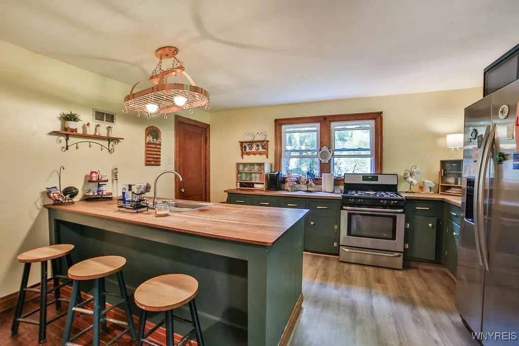 4995 Newton Road, Hamburg, New York 14075, Hamburg, New York 14075, 2 Bedrooms Bedrooms, 4 Rooms Rooms,1 BathroomBathrooms,Residential,Closed,4995 Newton Road, Hamburg, New York 14075,0,B1638403