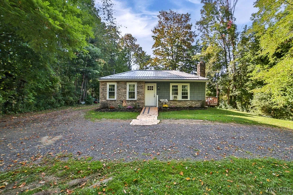 4995 Newton Road, Hamburg, New York 14075, Hamburg, New York 14075, 2 Bedrooms Bedrooms, 4 Rooms Rooms,1 BathroomBathrooms,Residential,Closed,4995 Newton Road, Hamburg, New York 14075,0,B1638403