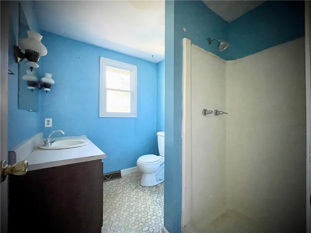 Downstairs Full Bath