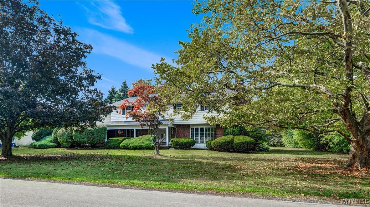 859 The Circle Drive, Lewiston, New York 14092, Lewiston, New York 14092, 5 Bedrooms Bedrooms, 13 Rooms Rooms,2 BathroomsBathrooms,Residential,For Sale,859 The Circle Drive, Lewiston, New York 14092,0,B1638558