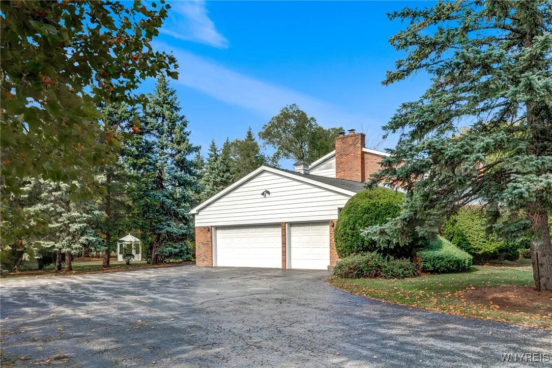 859 The Circle Drive, Lewiston, New York 14092, Lewiston, New York 14092, 5 Bedrooms Bedrooms, 13 Rooms Rooms,2 BathroomsBathrooms,Residential,For Sale,859 The Circle Drive, Lewiston, New York 14092,0,B1638558