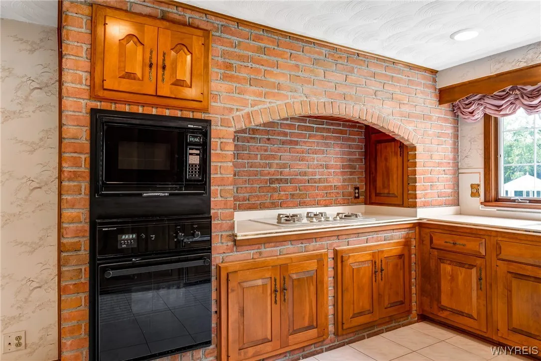 859 The Circle Drive, Lewiston, New York 14092, Lewiston, New York 14092, 5 Bedrooms Bedrooms, 13 Rooms Rooms,2 BathroomsBathrooms,Residential,For Sale,859 The Circle Drive, Lewiston, New York 14092,0,B1638558