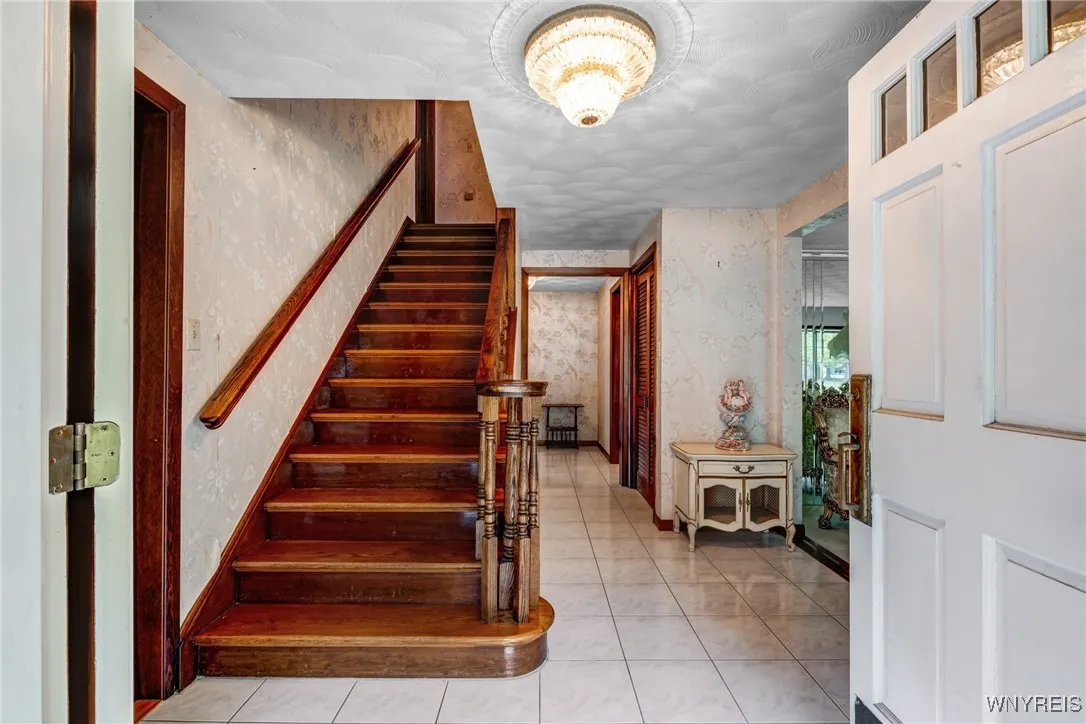 859 The Circle Drive, Lewiston, New York 14092, Lewiston, New York 14092, 5 Bedrooms Bedrooms, 13 Rooms Rooms,2 BathroomsBathrooms,Residential,For Sale,859 The Circle Drive, Lewiston, New York 14092,0,B1638558