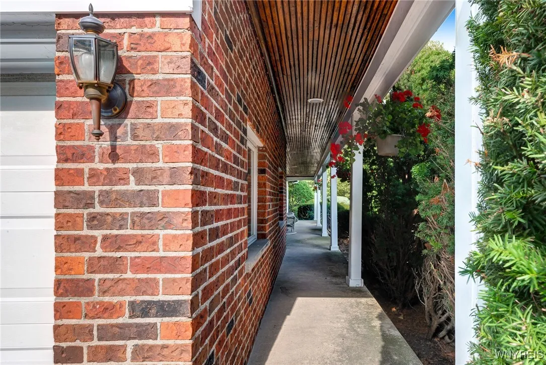 859 The Circle Drive, Lewiston, New York 14092, Lewiston, New York 14092, 5 Bedrooms Bedrooms, 13 Rooms Rooms,2 BathroomsBathrooms,Residential,For Sale,859 The Circle Drive, Lewiston, New York 14092,0,B1638558