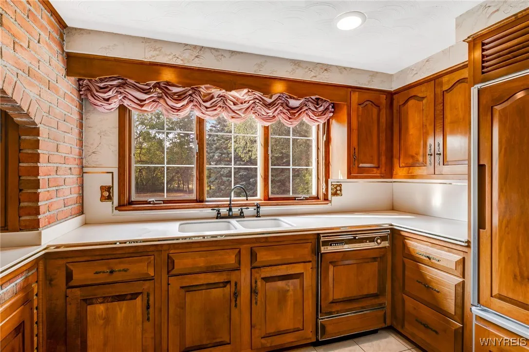 859 The Circle Drive, Lewiston, New York 14092, Lewiston, New York 14092, 5 Bedrooms Bedrooms, 13 Rooms Rooms,2 BathroomsBathrooms,Residential,For Sale,859 The Circle Drive, Lewiston, New York 14092,0,B1638558