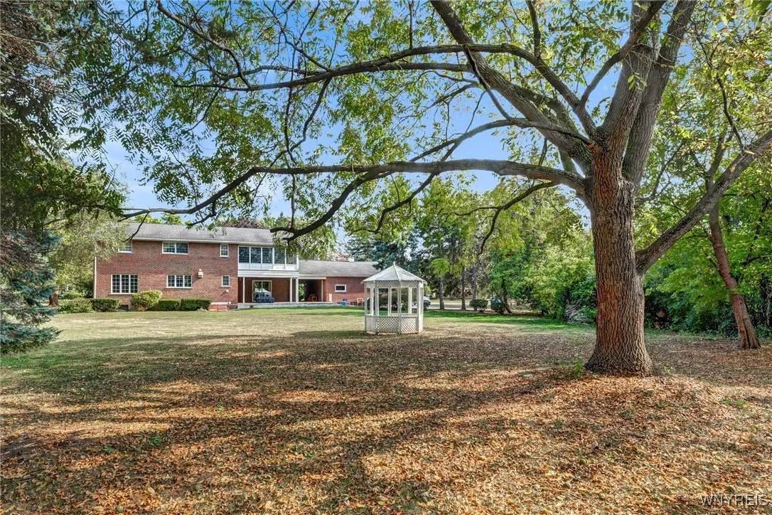 859 The Circle Drive, Lewiston, New York 14092, Lewiston, New York 14092, 5 Bedrooms Bedrooms, 13 Rooms Rooms,2 BathroomsBathrooms,Residential,For Sale,859 The Circle Drive, Lewiston, New York 14092,0,B1638558