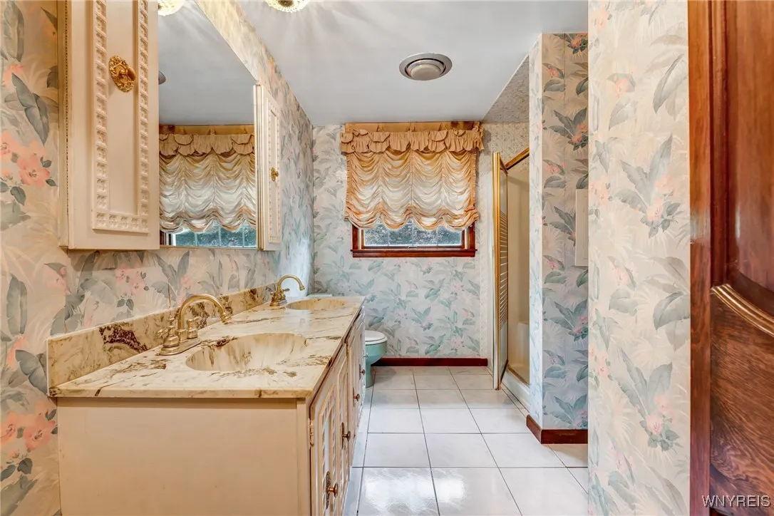 859 The Circle Drive, Lewiston, New York 14092, Lewiston, New York 14092, 5 Bedrooms Bedrooms, 13 Rooms Rooms,2 BathroomsBathrooms,Residential,For Sale,859 The Circle Drive, Lewiston, New York 14092,0,B1638558