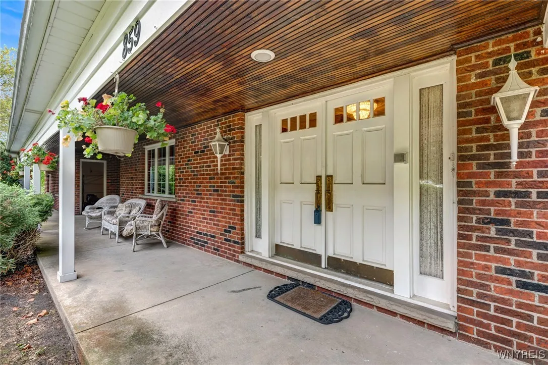 859 The Circle Drive, Lewiston, New York 14092, Lewiston, New York 14092, 5 Bedrooms Bedrooms, 13 Rooms Rooms,2 BathroomsBathrooms,Residential,For Sale,859 The Circle Drive, Lewiston, New York 14092,0,B1638558