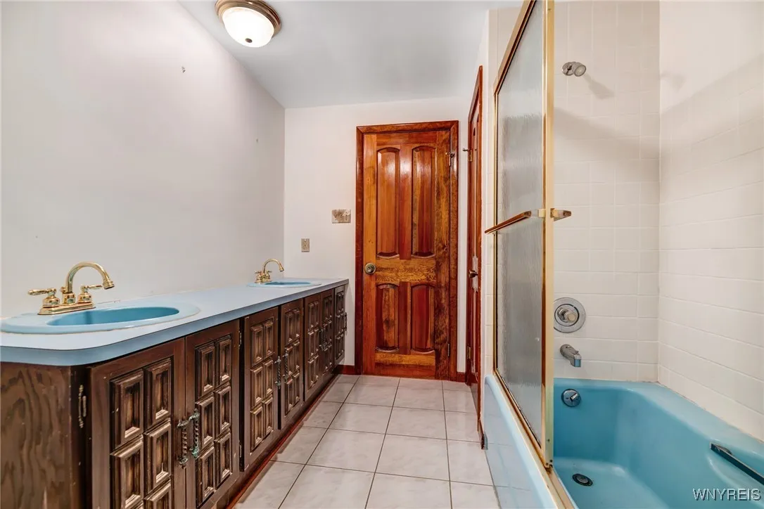 859 The Circle Drive, Lewiston, New York 14092, Lewiston, New York 14092, 5 Bedrooms Bedrooms, 13 Rooms Rooms,2 BathroomsBathrooms,Residential,For Sale,859 The Circle Drive, Lewiston, New York 14092,0,B1638558