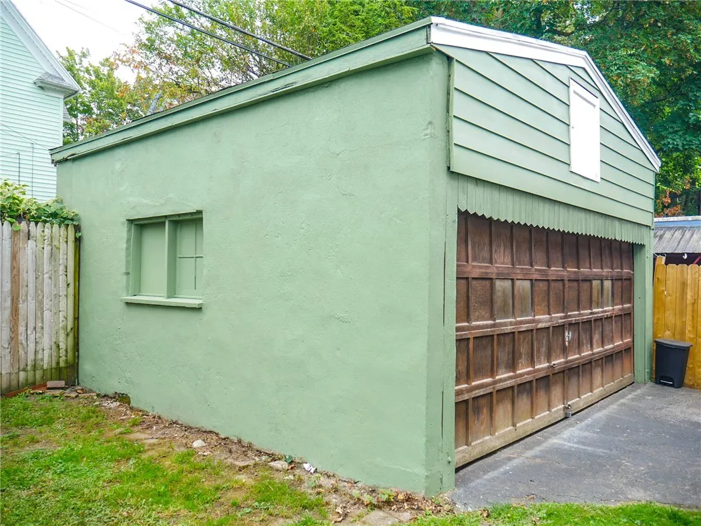 62 Raines Park, Rochester, New York 14613, Rochester, New York 14613, 6 Bedrooms Bedrooms, ,2 BathroomsBathrooms,Residential,For Sale,62 Raines Park, Rochester, New York 14613,0,R1638530
