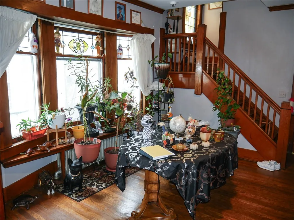 62 Raines Park, Rochester, New York 14613, Rochester, New York 14613, 6 Bedrooms Bedrooms, ,2 BathroomsBathrooms,Residential,For Sale,62 Raines Park, Rochester, New York 14613,0,R1638530