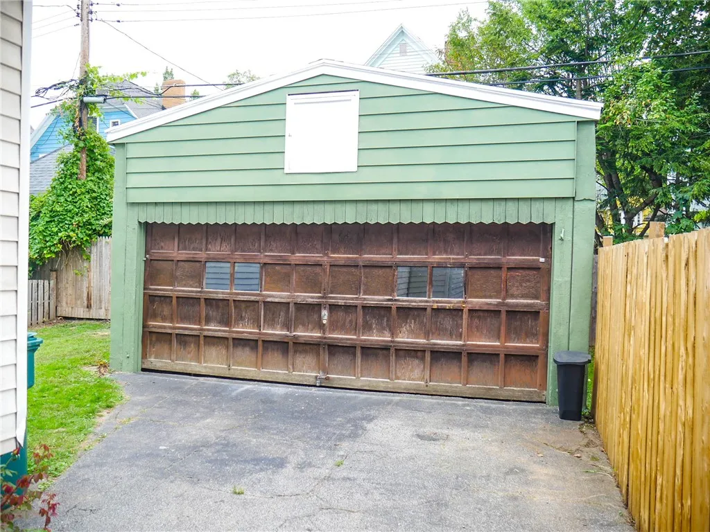 62 Raines Park, Rochester, New York 14613, Rochester, New York 14613, 6 Bedrooms Bedrooms, ,2 BathroomsBathrooms,Residential,For Sale,62 Raines Park, Rochester, New York 14613,0,R1638530