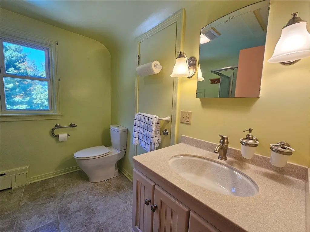 3897 Ridge Road, Williamson, New York 14589, Williamson, New York 14589, 4 Bedrooms Bedrooms, 9 Rooms Rooms,2 BathroomsBathrooms,Residential,For Sale,3897 Ridge Road, Williamson, New York 14589,0,R1637445