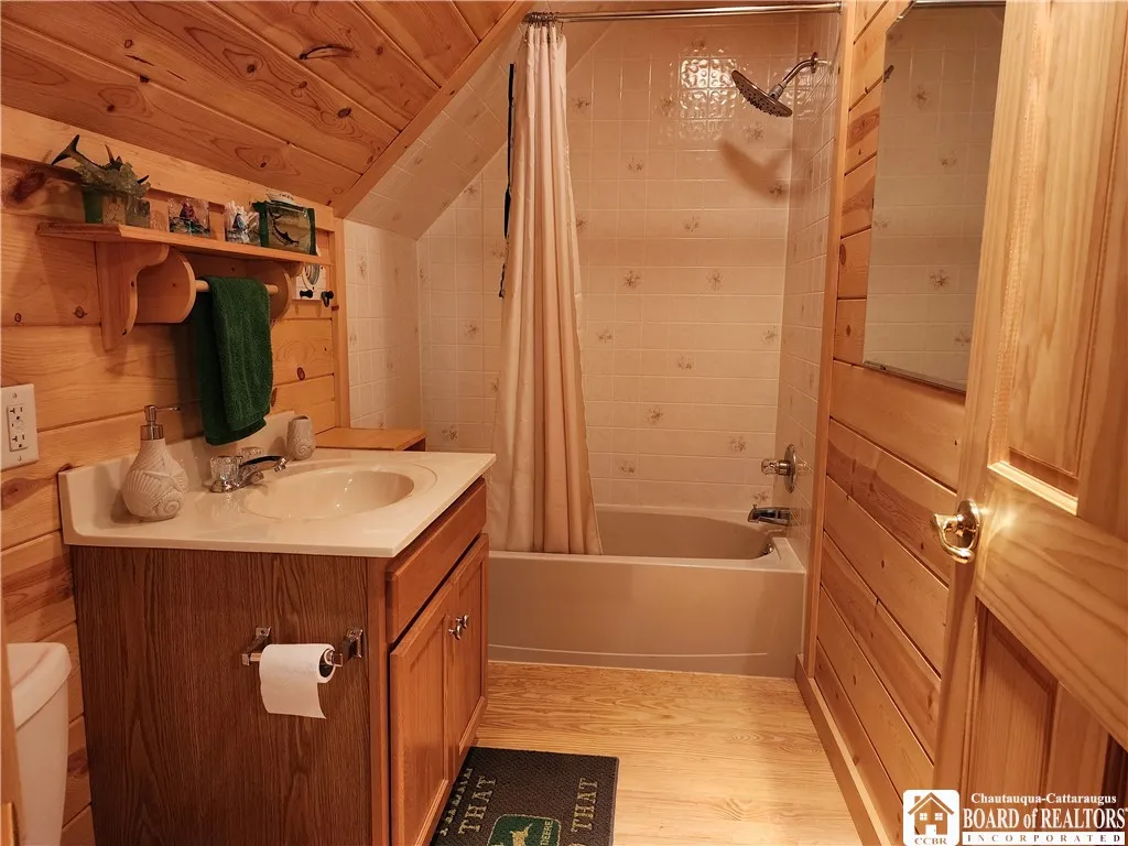 2nd floor bathroom