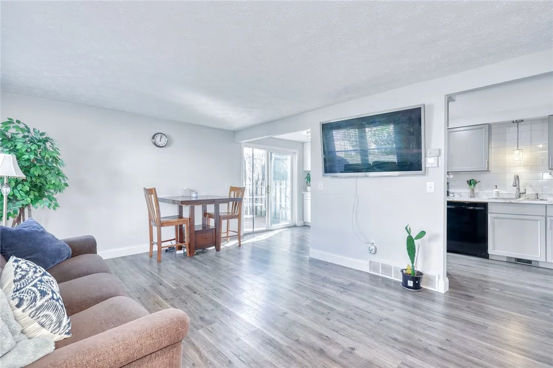 37 Springwood Drive, Webster, New York 14580, Webster, New York 14580, 2 Bedrooms Bedrooms, 5 Rooms Rooms,1 BathroomBathrooms,Residential,For Sale,37 Springwood Drive, Webster, New York 14580,0,R1638550