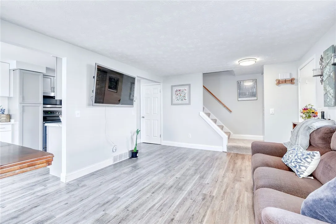 37 Springwood Drive, Webster, New York 14580, Webster, New York 14580, 2 Bedrooms Bedrooms, 5 Rooms Rooms,1 BathroomBathrooms,Residential,For Sale,37 Springwood Drive, Webster, New York 14580,0,R1638550