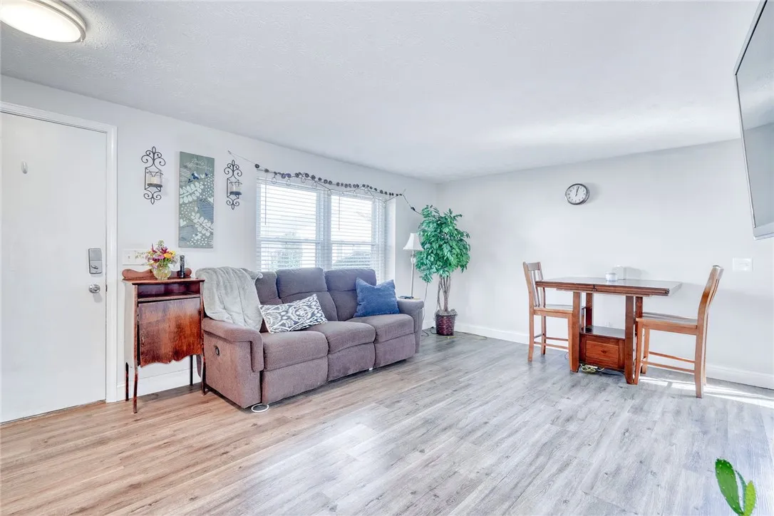 37 Springwood Drive, Webster, New York 14580, Webster, New York 14580, 2 Bedrooms Bedrooms, 5 Rooms Rooms,1 BathroomBathrooms,Residential,For Sale,37 Springwood Drive, Webster, New York 14580,0,R1638550