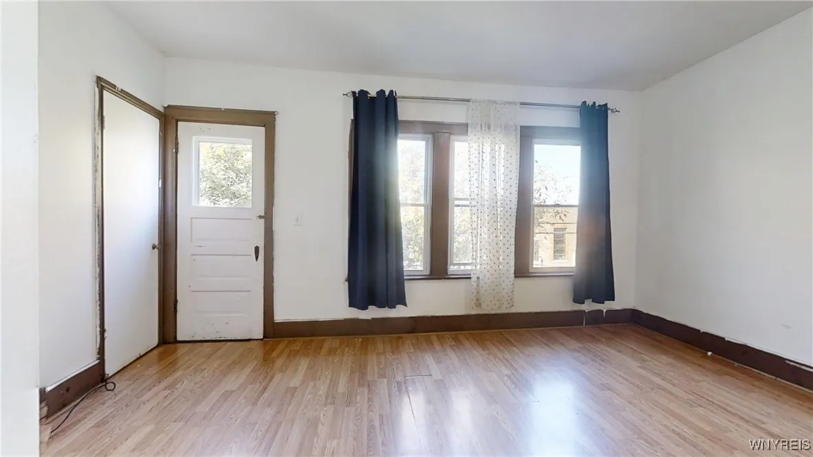 173 Grote Street Upper, Buffalo, New York 14207, Buffalo, New York 14207, 2 Bedrooms Bedrooms, 4 Rooms Rooms,1 BathroomBathrooms,Residential Lease,For Rent,173 Grote Street Upper, Buffalo, New York 14207,0,B1638209