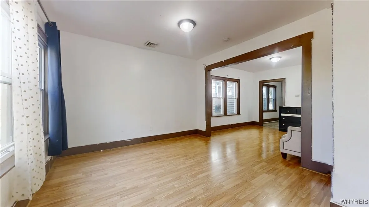 173 Grote Street Upper, Buffalo, New York 14207, Buffalo, New York 14207, 2 Bedrooms Bedrooms, 4 Rooms Rooms,1 BathroomBathrooms,Residential Lease,For Rent,173 Grote Street Upper, Buffalo, New York 14207,0,B1638209