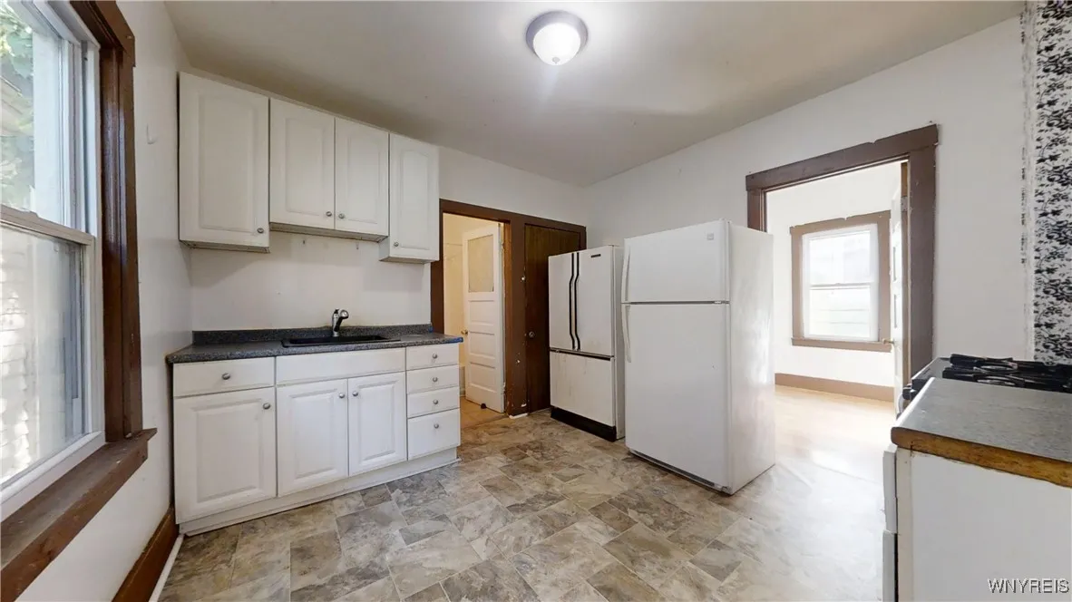 173 Grote Street Upper, Buffalo, New York 14207, Buffalo, New York 14207, 2 Bedrooms Bedrooms, 4 Rooms Rooms,1 BathroomBathrooms,Residential Lease,For Rent,173 Grote Street Upper, Buffalo, New York 14207,0,B1638209