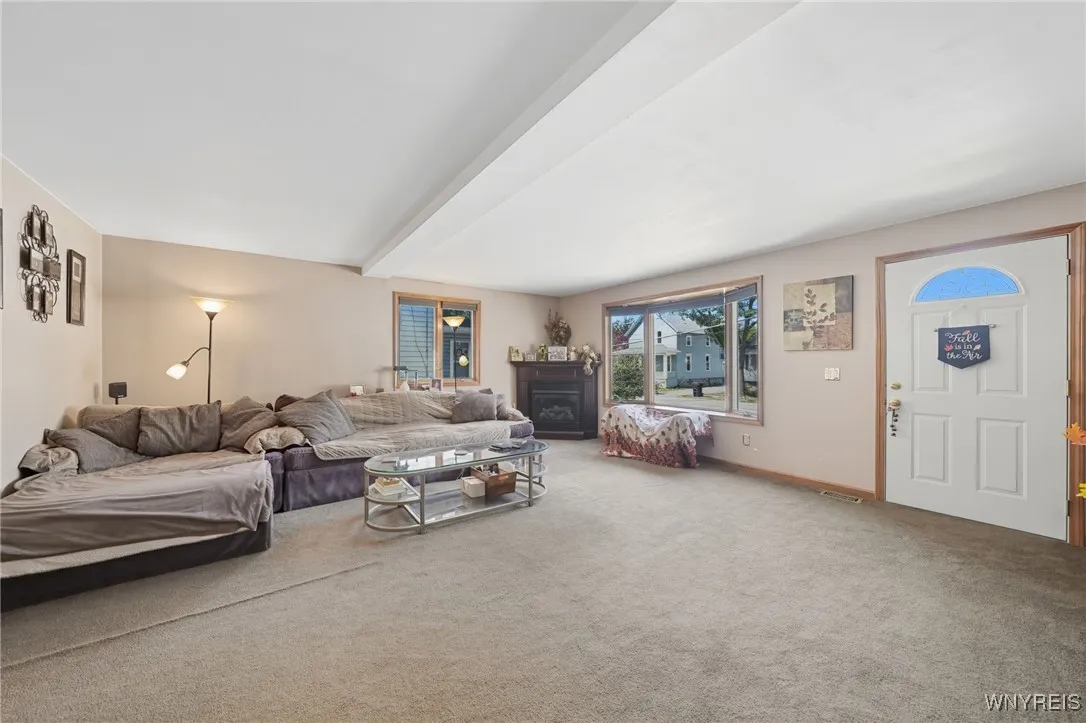 131 Minerva Street, Tonawanda, New York 14150, Tonawanda, New York 14150, 3 Bedrooms Bedrooms, 10 Rooms Rooms,1 BathroomBathrooms,Residential,For Sale,131 Minerva Street, Tonawanda, New York 14150,0,B1636364